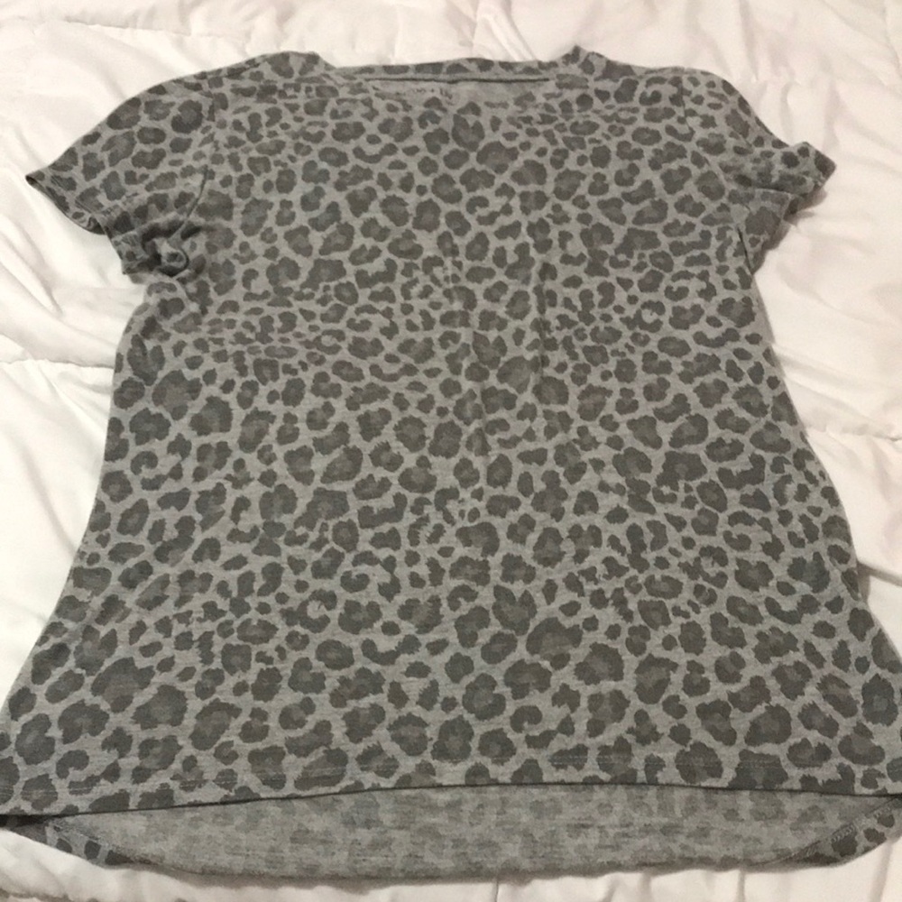 Grey leopard print t shirt